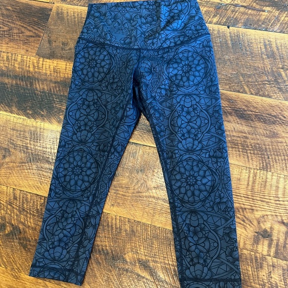 LULU LEMON crop leggings worn once size 6 - Picture 2 of 2